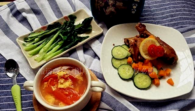 妈妈瑜伽倒立孩子爬过来,婴儿倒立瑜伽视频