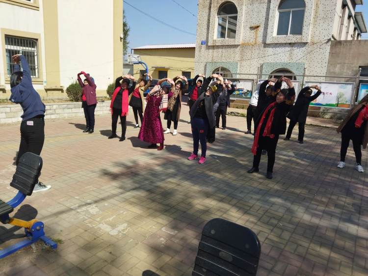 十里河九年一贯制学校起跳两邻休闲操