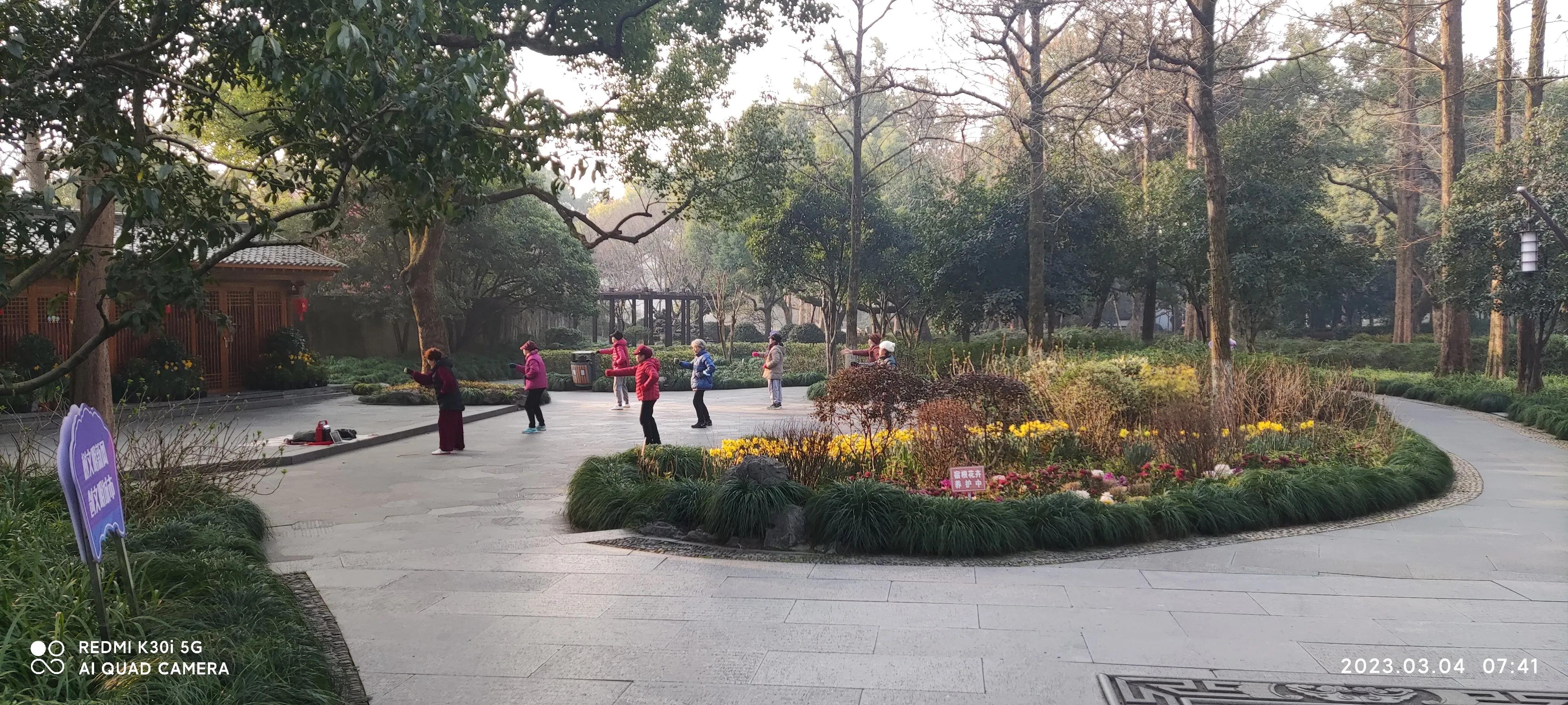 曲院风荷和苏堤断桥的位置,走遍西湖旅游攻略