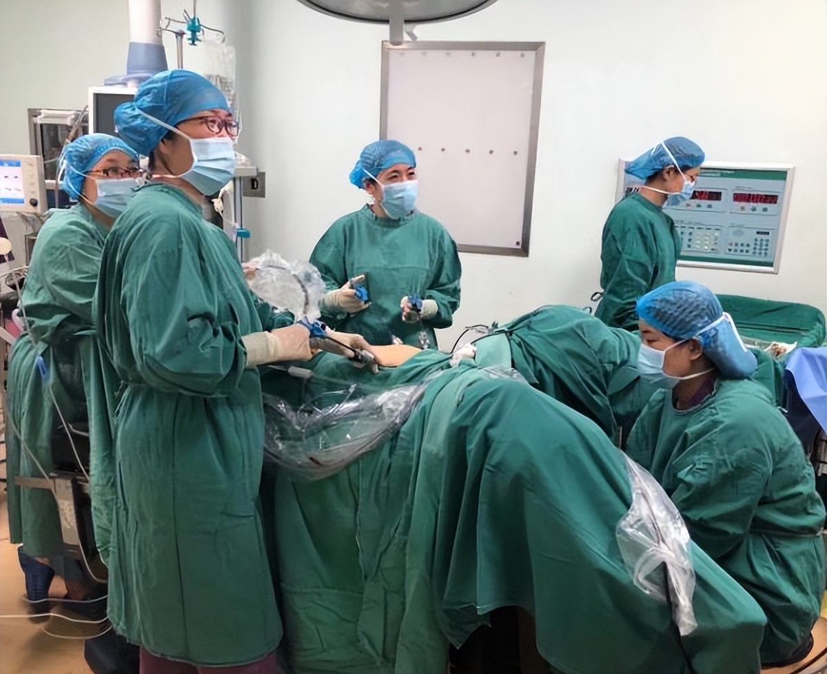 女子体检时，子宫内发现毛发及黏稠物，是怎么回事？