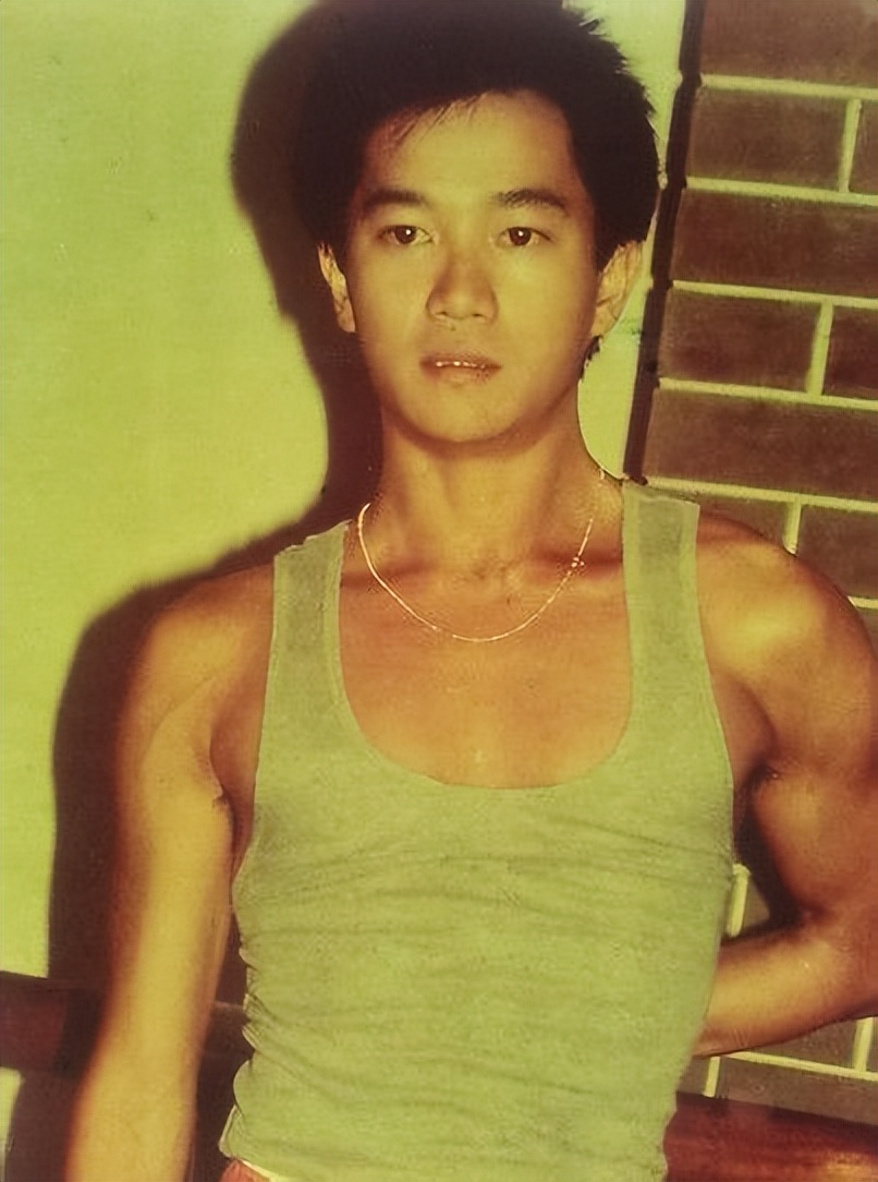 陈百强衣着品味帅到炸,陈百强时尚品味