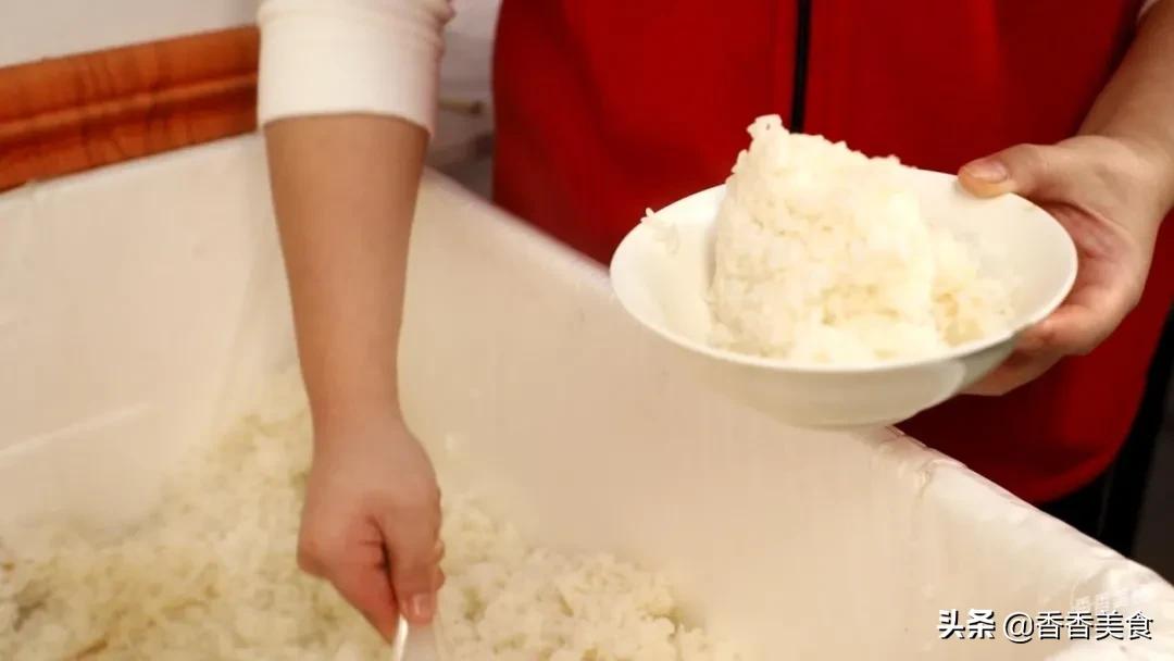 吃货说它是“盒饭界”的天花板，有人一次干掉六碗饭
