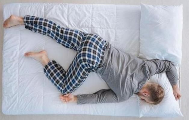 睡觉突然腿抽筋可能并非缺钙,睡觉时腿抽筋是缺钙还是血脂高