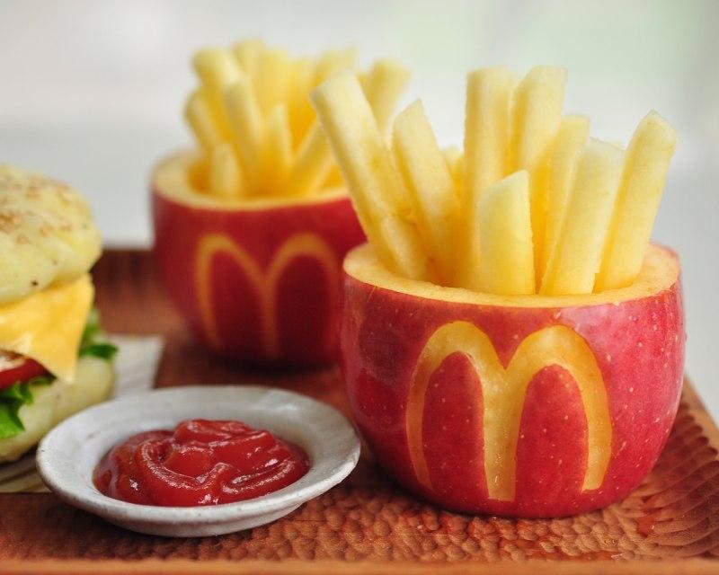 用苹果给女儿做汉堡薯条,给女儿做的薯条苹果汉堡