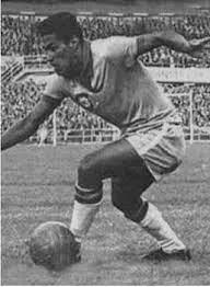 射死球员、射穿球网、进球超过贝利?中国男足也有“世界球王”