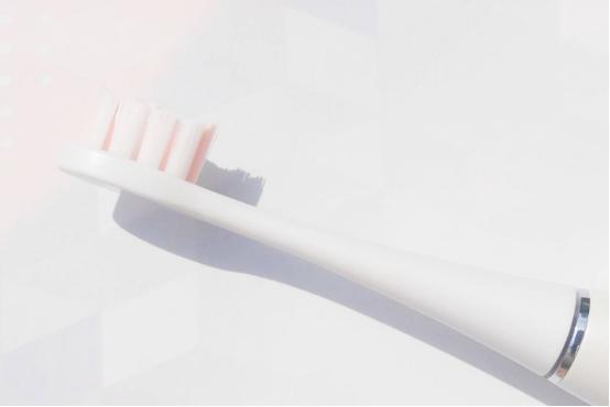 电动牙刷怎么选揭秘三大隐患风险,孩子用电动牙刷有哪些危害