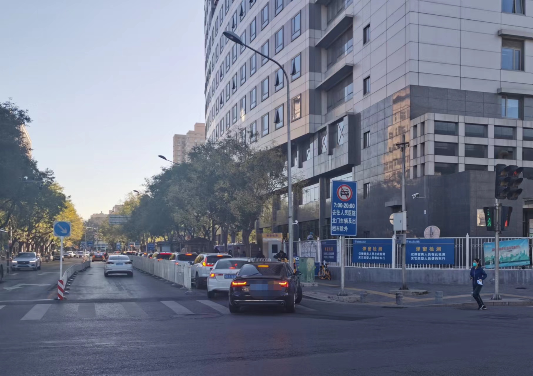 停车排队两个小时,创新解决停车难交通拥挤的办法