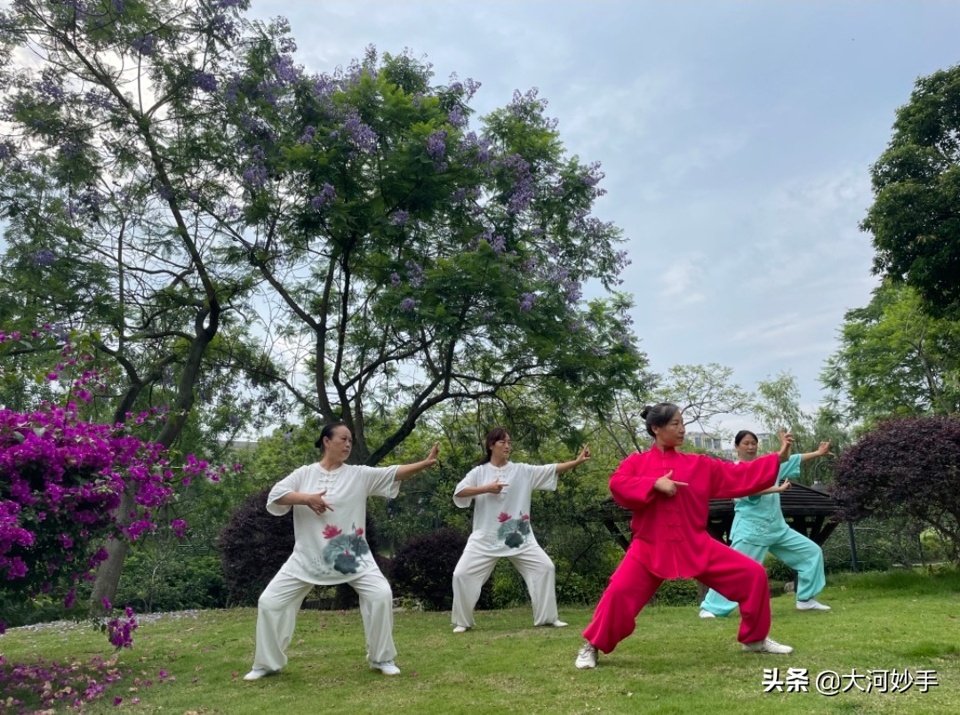 别担心，如果你的身体是歪的，八段锦帮你直起来