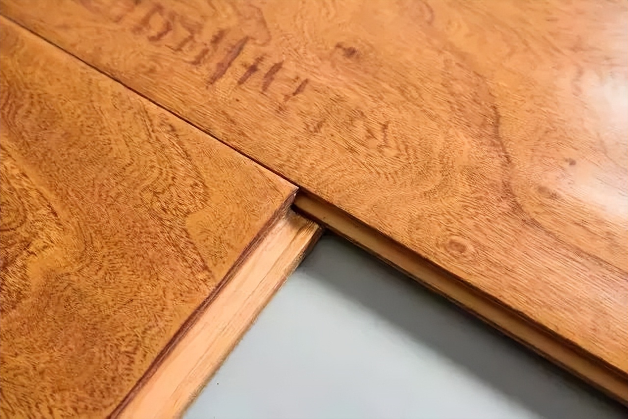 木地板安装用胶水选哪种品牌,木地板安装时要不要自流平