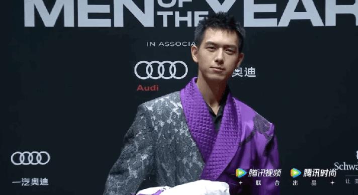 张嘉倪黑裙和网红同框,张嘉倪风波后首晒美照