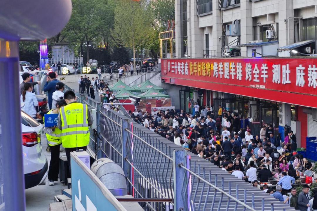 淄博烧烤路边店每日狂卖上万串,淄博烧烤为什么店主说利润少