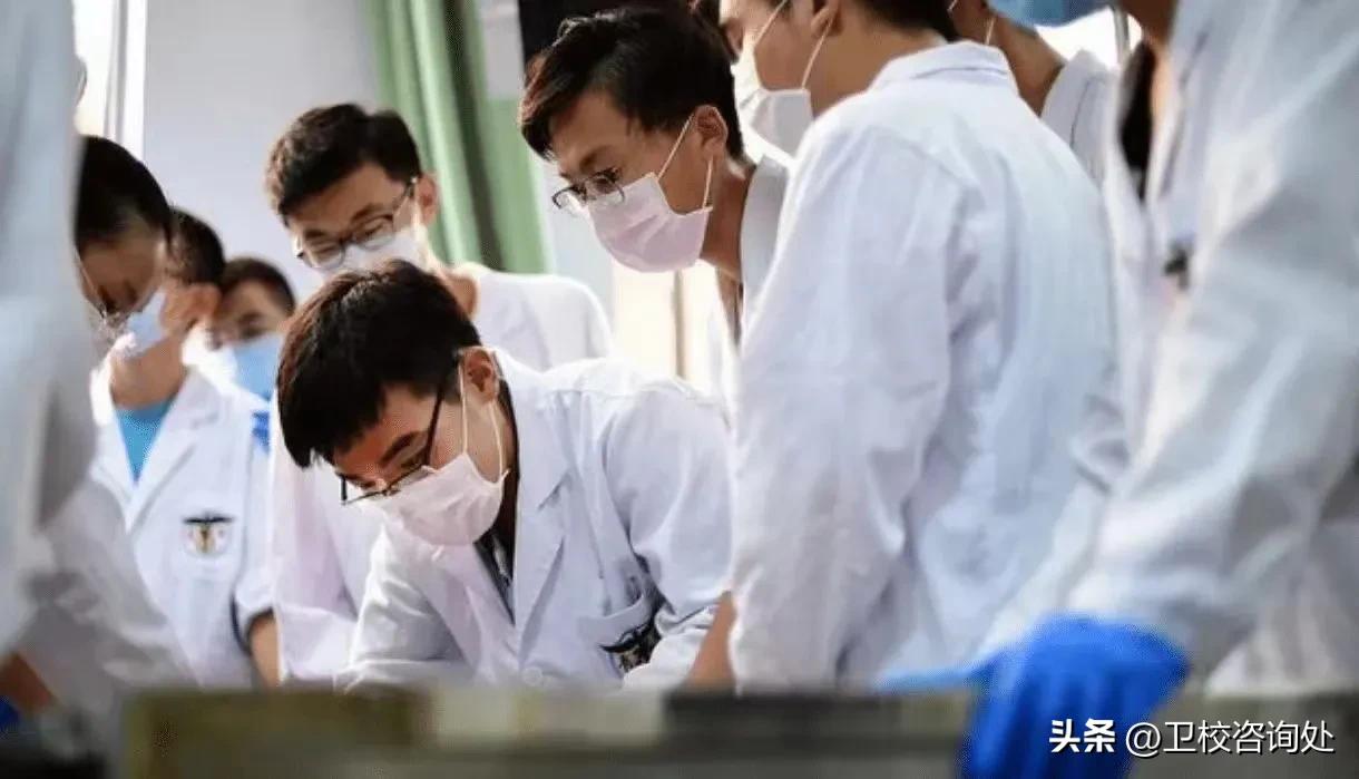 女生学医有哪些专业更适合呢,女孩学医就业前景怎么样