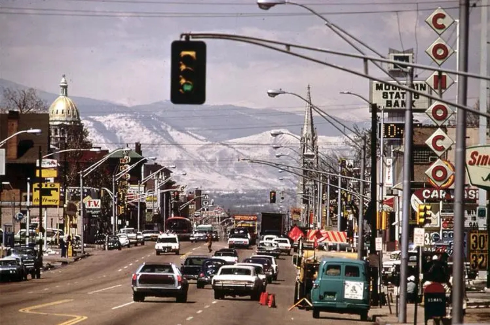 铁血总统阿连德：抗美图腾人物，面对美国挑乱，手持步枪战斗到死