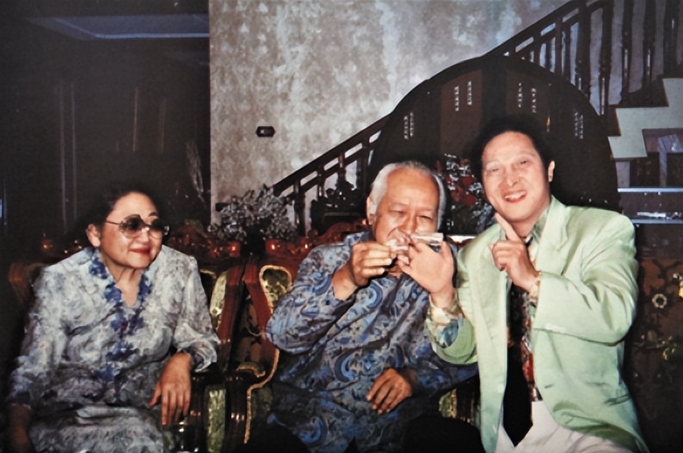 气功大师王林灭亡史,骗财骗色几十年,被捕后*妇情**为救他*引勾**民警