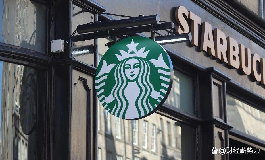 星巴克里的依云水卖那么贵根本没人买，为何星巴克还在坚持卖？