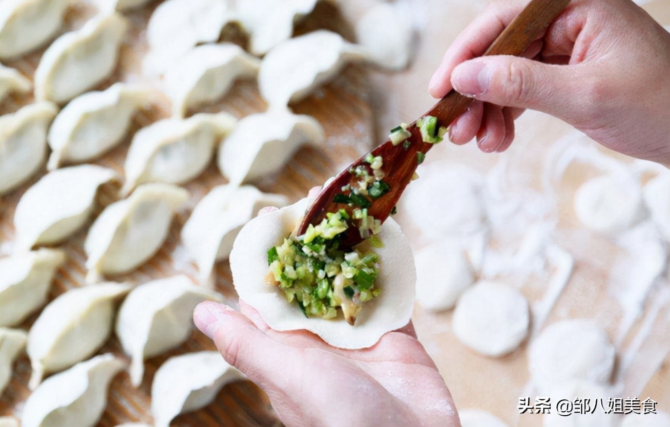 包饺子皮怎么能软又不破皮,包饺子的方法饺子皮怎么粘不上