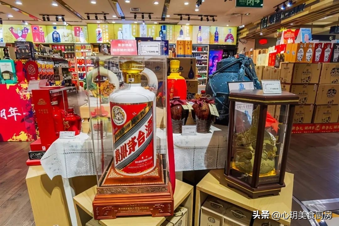 买酒时，老板问“送人还是自己喝”，留个心眼，别傻乎乎的被套路