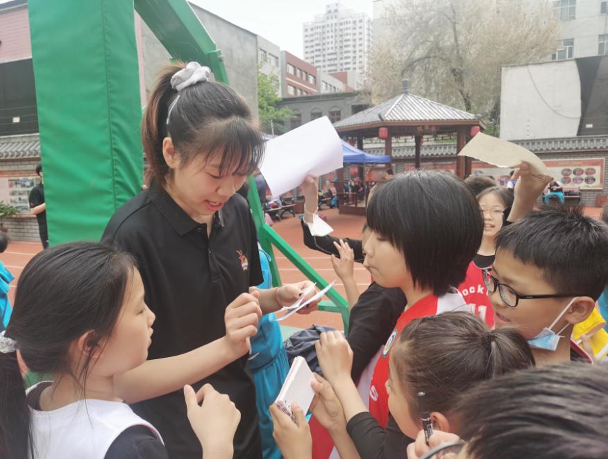 体育训练一大队开展“小篮球大梦想”进校园活动