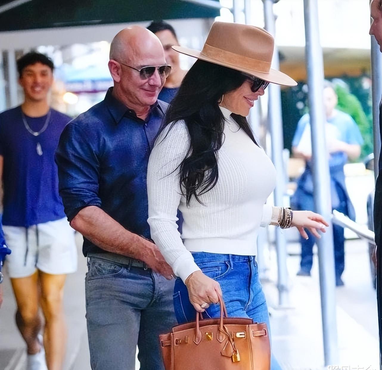 桑切斯和贝索斯的关系,桑切斯带给贝佐斯的情绪价值