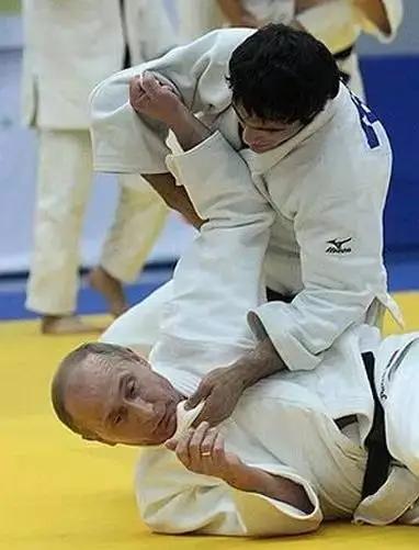 普京与日本柔道选手过招,普京柔术实战