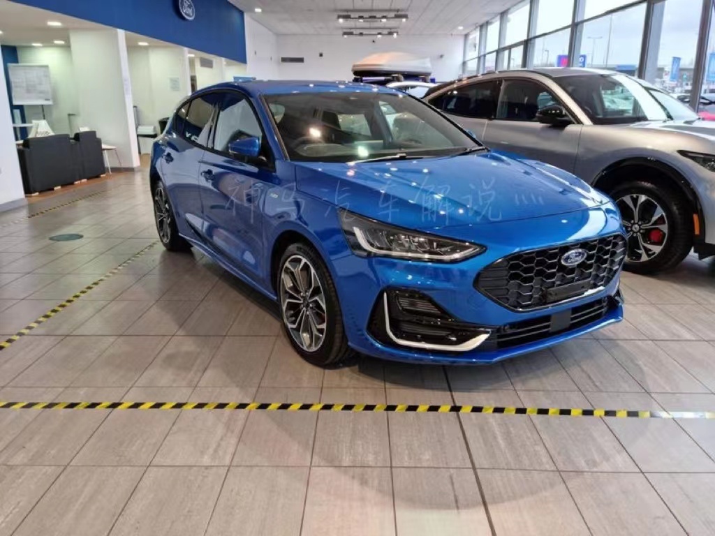 20201.5t福克斯两厢最高配,福克斯2020两厢锋潮版对比思域