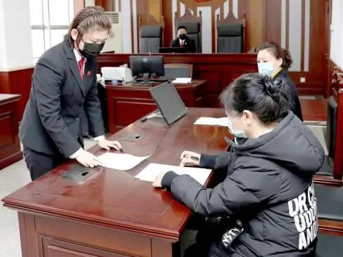 欠债不还被起诉开庭不去怎么办,欠债不还钱不请律师怎么起诉