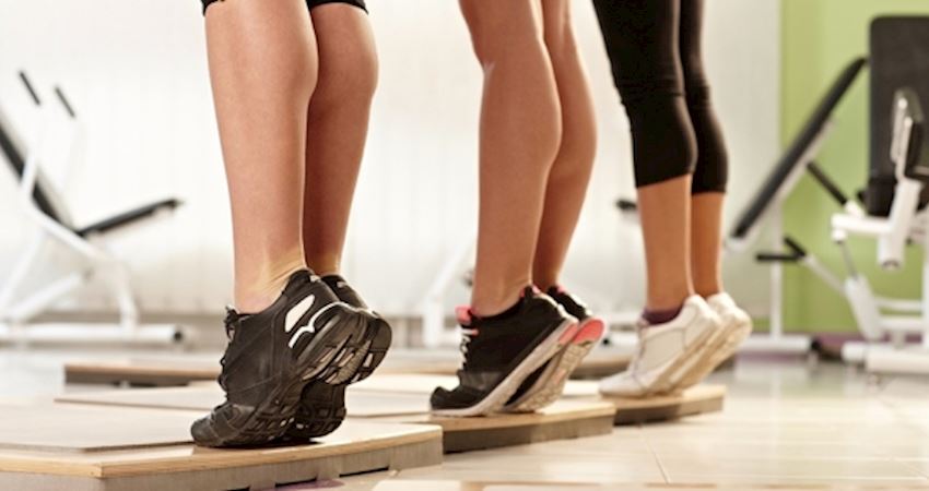 头发一抓就掉一把怎么回事,头发抓一把就掉一把