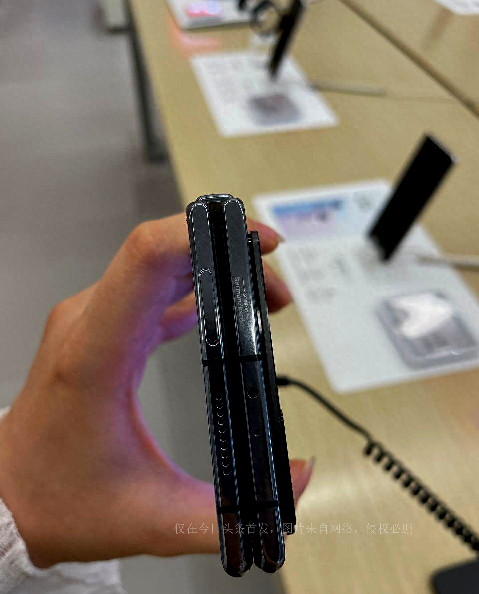 小米MIXFold2上手测评：8999元的价格到底值不值这个价钱？