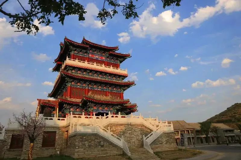 华山附近免费游玩,潼关有到华山的一日游吗