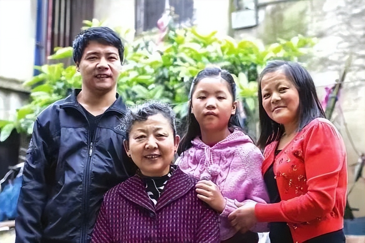 被骂“狗都不如”的脑瘫少年,带着35名残疾人创业年入1000万!背后的女人更让我感动