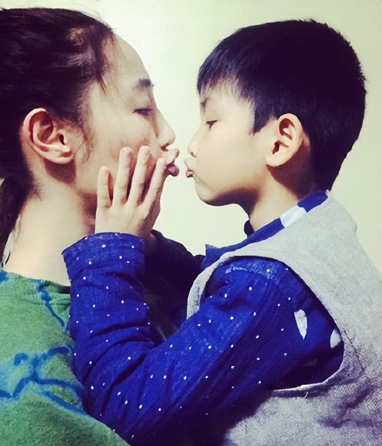 二十岁就当妈的女明星,最年轻当妈的女明星有哪些