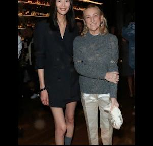 刘雯穿大翅膀走秀视频,刘雯贺聪维密