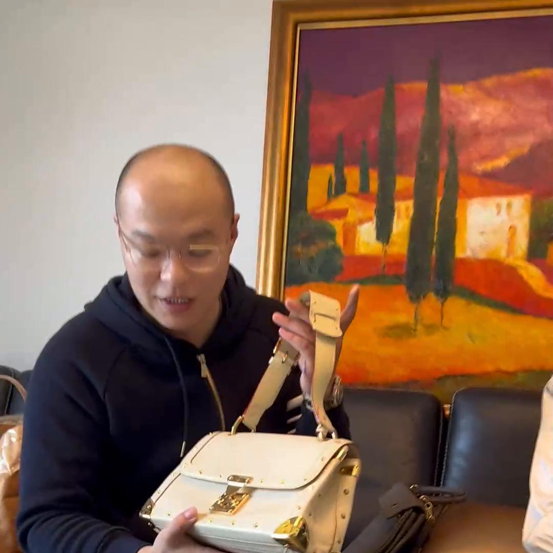 爱马仕kelly包大象灰,爱马仕kelly28黑金保值吗