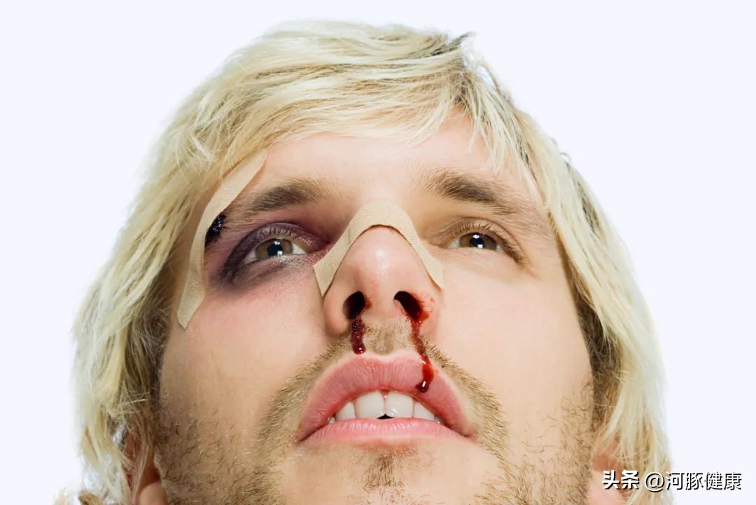 习惯性挖鼻孔会痴呆吗,挖鼻孔会提高痴呆风险是真的吗