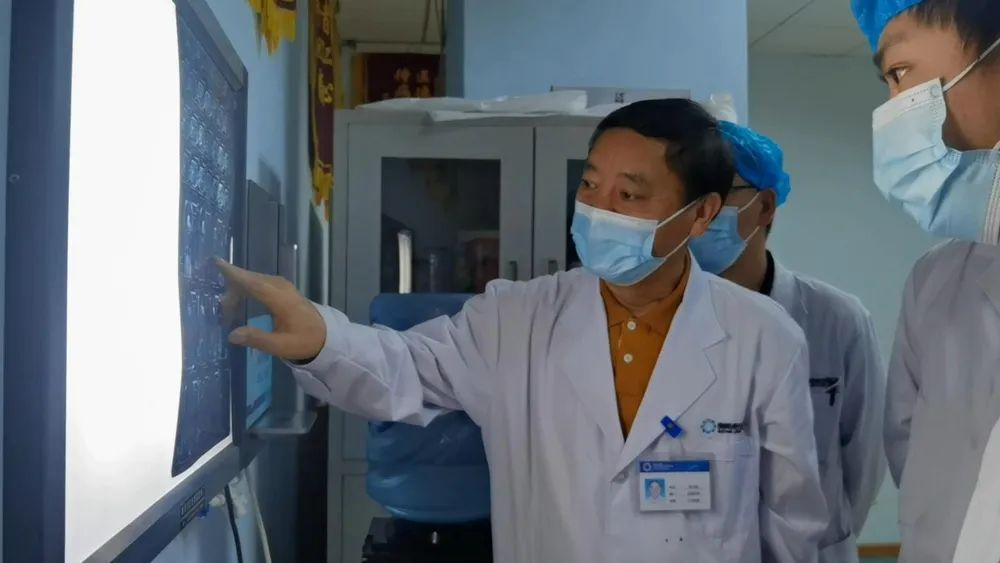 4厘米的胆结石能做保胆手术吗,胆结石多大需要做手术保胆取石