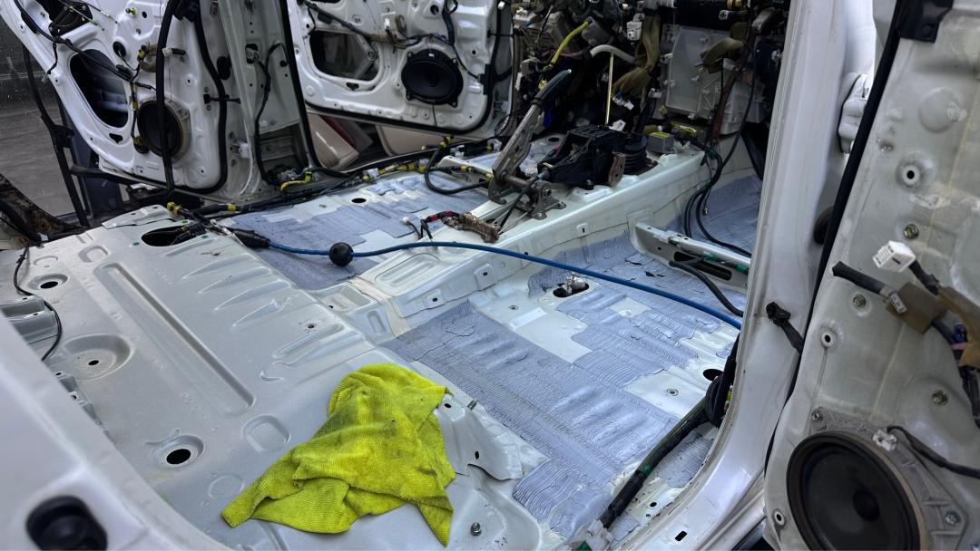 03年丰田霸道全车翻新多少钱,2004款丰田霸道拆车视频