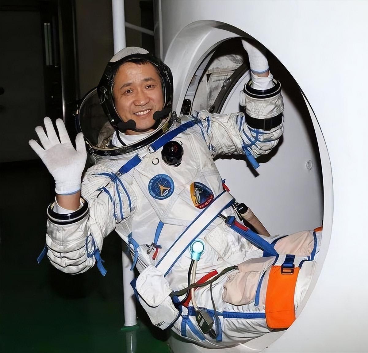 航天员老婆都是什么职业,航天员父母有什么特殊待遇