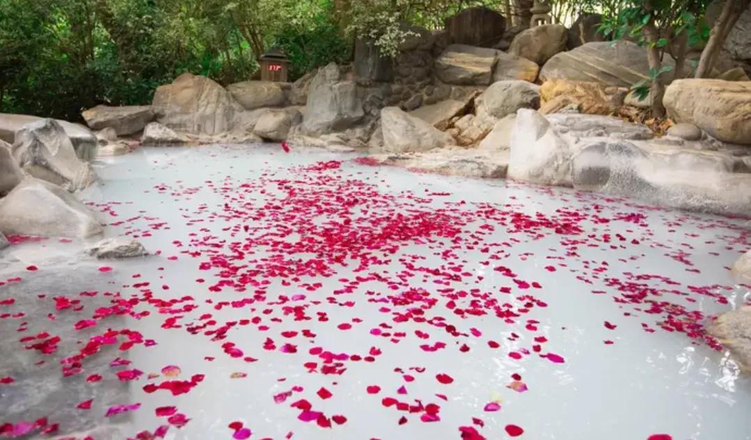 昆明的滇池周边有哪些不错的温泉,昆明温泉酒店吃住一体推荐五华区