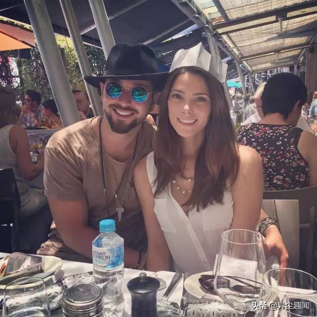 暮光之城红色卷发女孩,暮光之城女主角短发帅气