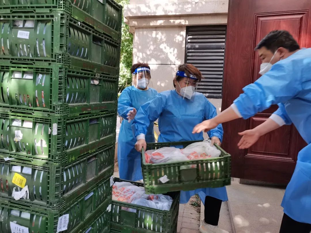 东升镇封管控小区里，暖心一幕幕——