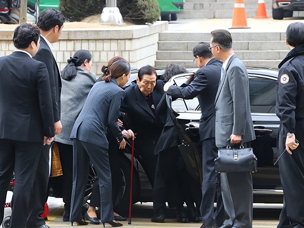 玩弄女明星，操控总统，公然支持部署萨德，韩国财阀乐天有多嚣张