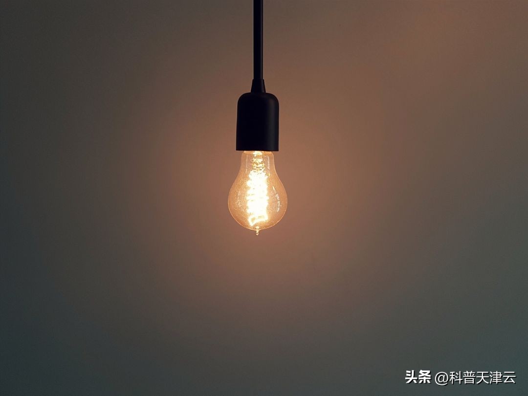 日光灯会导致皮肤变黑吗,日光灯会把人晒黑吗