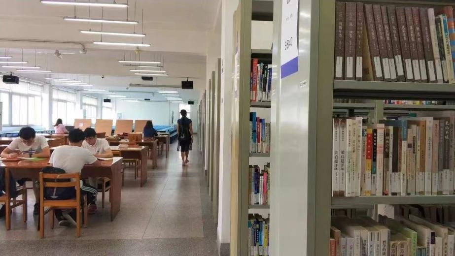 坐拥四大分馆，上海名校“网红地标”惊艳出圈！今天，让我们把“头条”留给它