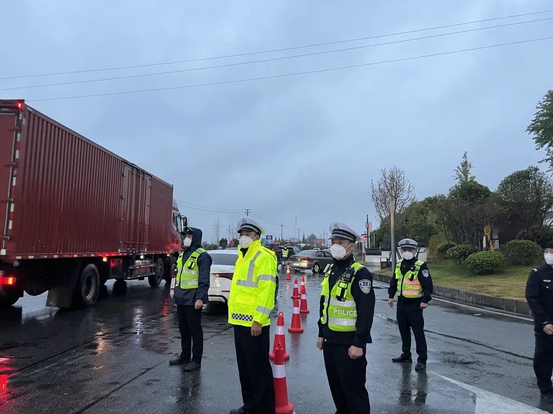 疫情在前!在长沙,有一种守护叫“警察蓝”