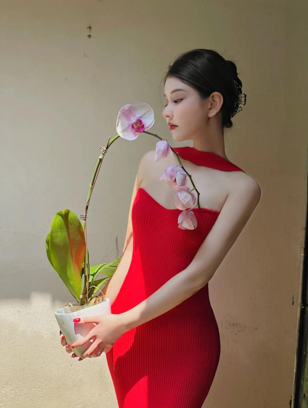 新年当然是穿红色最应景！不过节也想穿