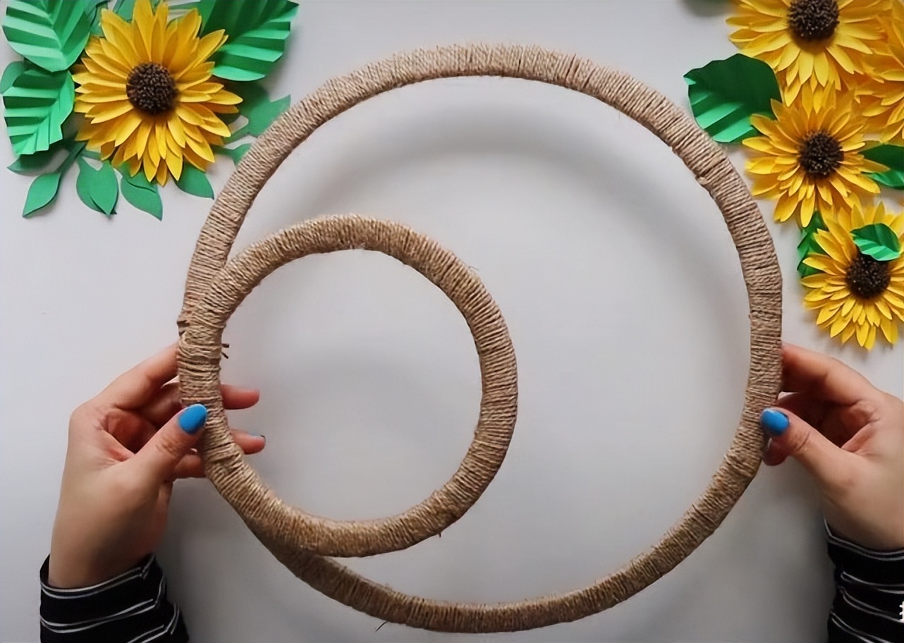 一款适合挂墙上的向日葵纸花