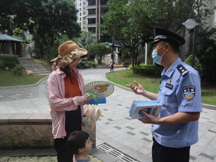 自觉*制抵***私走**共建美好家园丨我市开展反*私走**宣传进社区活动