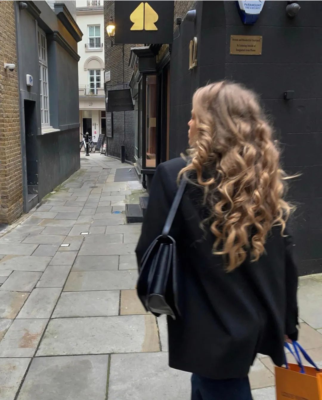 发量少适合哪款卷发,自然卷发适合烫什么样的卷发