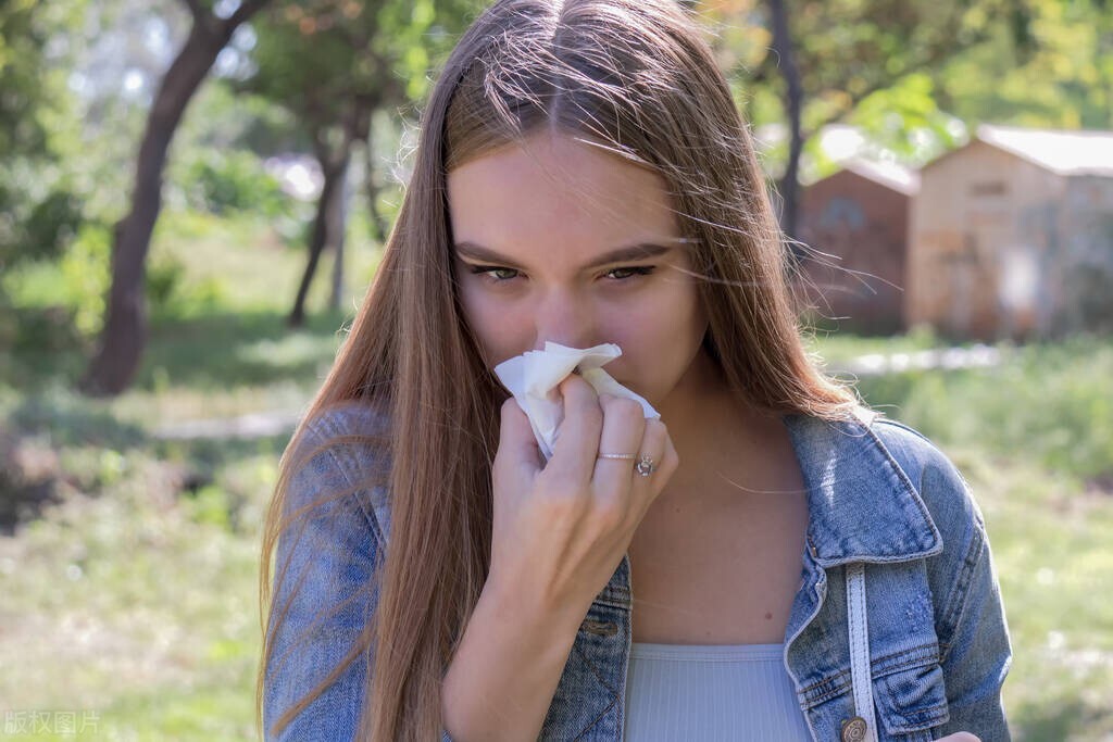 鼻炎总是打喷嚏鼻塞流鼻涕怎么办,鼻炎打喷嚏流鼻涕鼻塞用什么药