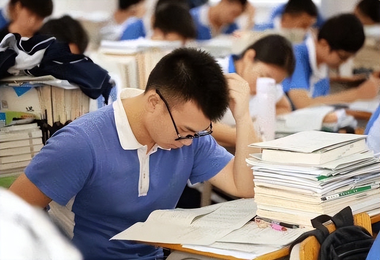 文科生和理科生毕业谁最难,文科生和理科生谁更有前途